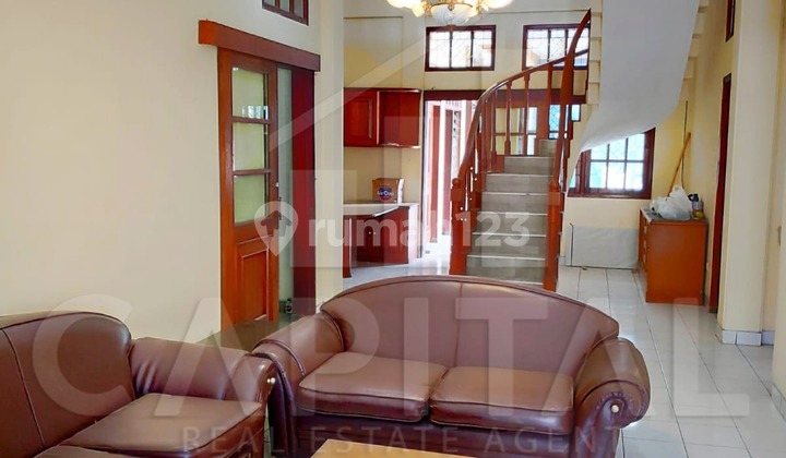 Rumah Furnished di Setramurni Bandung Terawat Sudah Renovasi