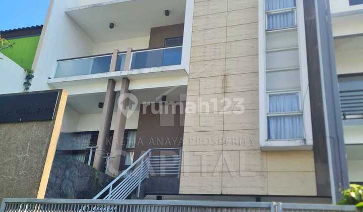 Rumah Nyaman Nan Semi Furnished di Setraduta Hegar Bandung