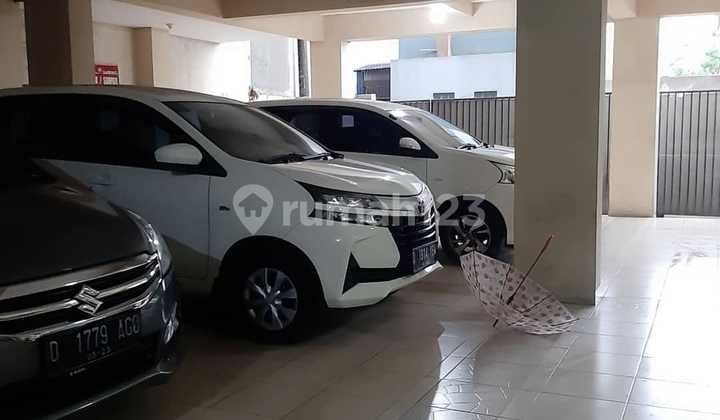 The boarding house near campus is very strategic, located in Sayap, Buah Batu, Bandung. 1