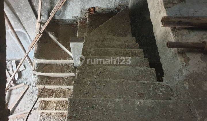 Di  Rumah Daerah Medan Perjuangan Komplek Woodville