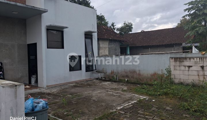 Minimalist House in Pangukan on Krmt Pringgodiningratan Street, Tridadi, Sleman, Yogyakarta 2