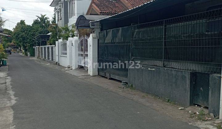 Ruang Usaha Lokasi Strategis Dekat Stadion Mandala Krida 2