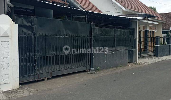 Ruang Usaha Lokasi Strategis Dekat Stadion Mandala Krida 1