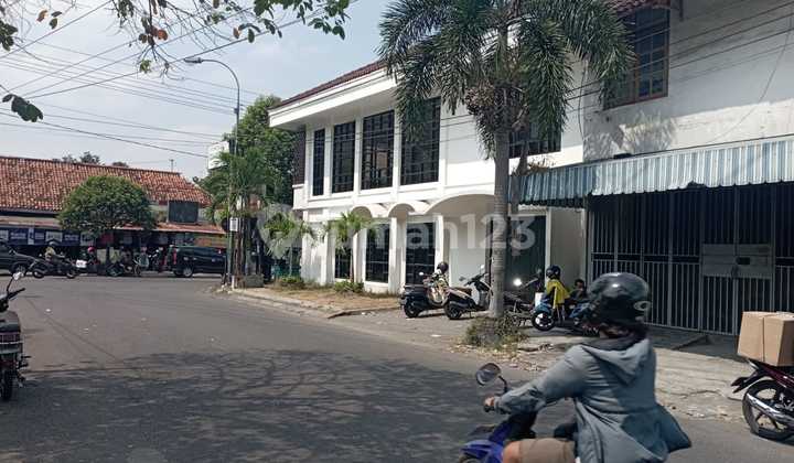 Ruko 3 Lantai Cocok Untuk Toko Di Jl Mangkuyudan Yogyakarta 2