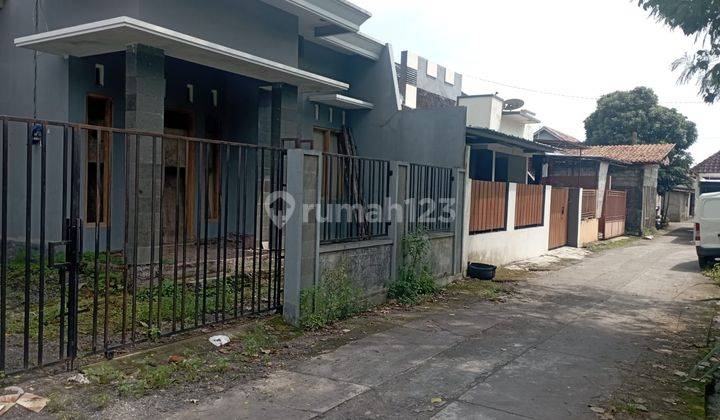 RUMAH 3 KAMAR DENGAN DESAIN MINIMALIS DI DUSUN KRANDON , GODEAN, SLEMAN 1