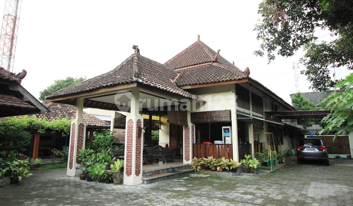 RUMAH TINGGAL + GUEST HOUSE DENGAN DESAIN KLASIK, DI GEDONG KUNING. RUMAH TINGGAL + GUEST HOUSE DENGAN DESAIN KLASIK, DI GEDONG KUNING.