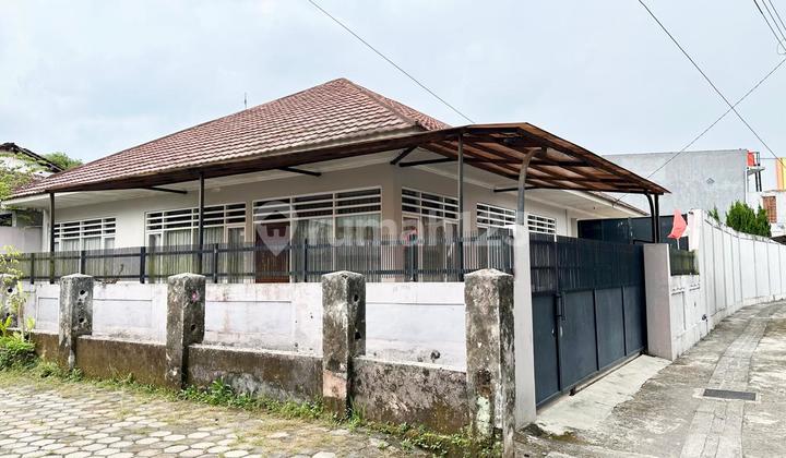 Modern Minimalist House Located in the Center of Temanggung City, Central Java 2
