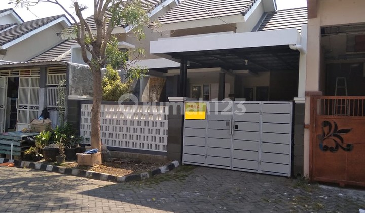 Rumah Dekat Bandara Juanda Berada di Perum Safira Stone Resort Sidoarjo Rumah Dekat Bandara Juanda Berada di Perum Safira Stone Resort Sidoarjo