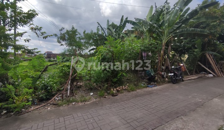 Tanah 324 Meter Persegi Lokasi Dekat XT Square Pandeyan Umbulharjo Yogyakarta. Tanah 324 Meter Persegi Lokasi Dekat XT Square Pandeyan Umbulharjo Yogyakarta.