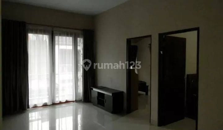 ruang keluarga rumah furnished di quantum residence,