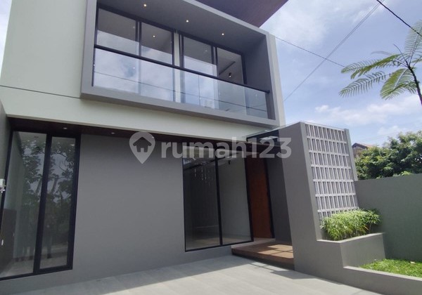 New & Fully Furnished House in Palgading, Modern Ready-to-Occupy Residence Near Culinary Center, Sinduharjo, Ngaglik, Sleman