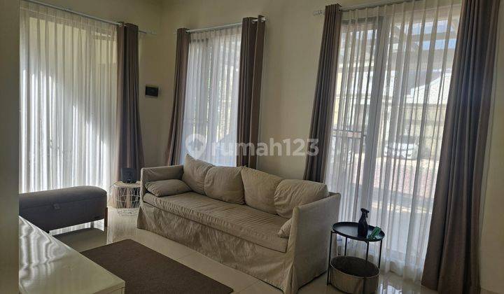 Rumah Mewah, Furnished, 5 Kamar Di Vasana Residence Dekat Ugm 2