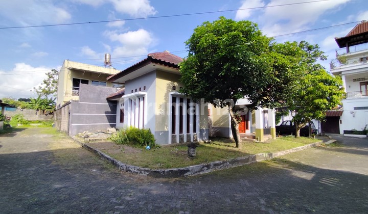 Spacious House, Hook in Perum. Kelapa Gading Asri, Magelang St., Sleman. Spacious House, Hook in Perum. Kelapa Gading Asri, Magelang St., Sleman.