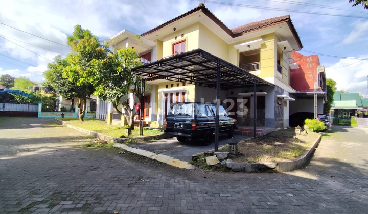 Spacious House, Hook in Perum. Kelapa Gading Asri, Magelang St., Sleman. Spacious House, Hook in Perum. Kelapa Gading Asri, Magelang St., Sleman.