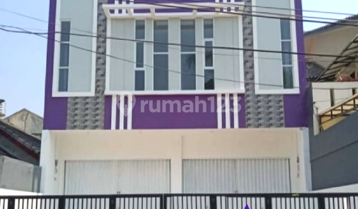 For Rent: 3-Storey Shophouse in Gading Griya Lestari Raya 2