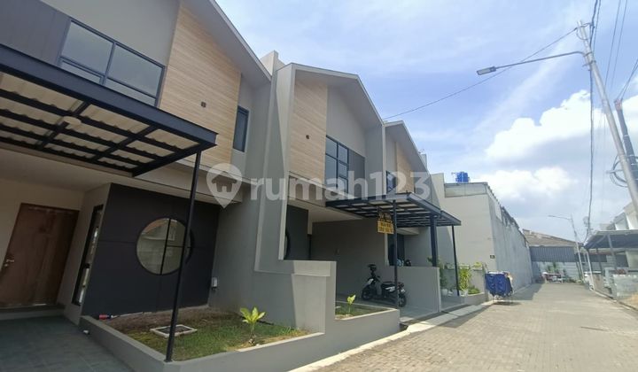 rumah cantik modern di komplek budi luhur asri