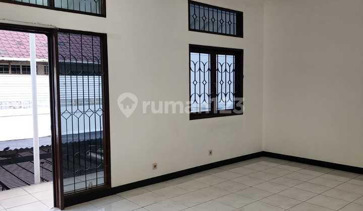 rumah nyaman modern 2 lantai di mekar wangi