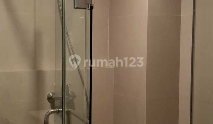 Disewakan Apartemen di Landmark Residence  8