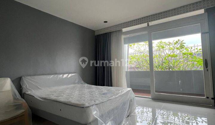 Rumah Cantik Lux Semi Furnished di Daerah Setra Sari 1