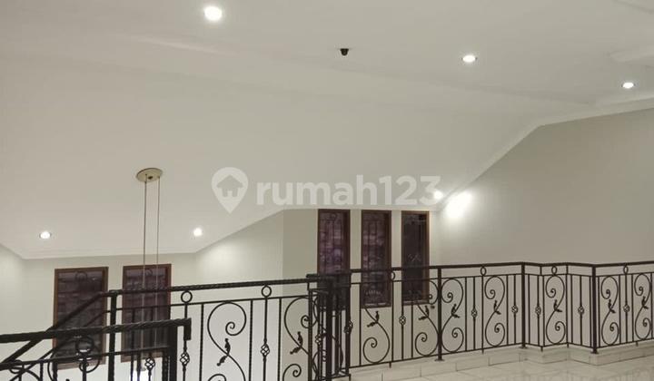 Rumah Nyaman Modern 2 Lantai di Komplek Mekar Wangi