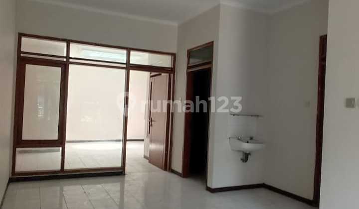 rumah modern nyaman lokasi di batununggal