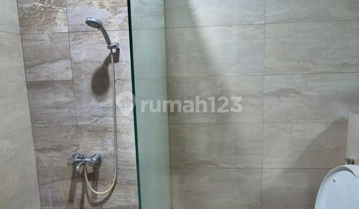 rumah minimalis 2 lantai di taman holis indah 2