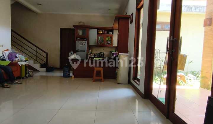 rumahh nyaman 2 lantai lokasi di mekar wangi