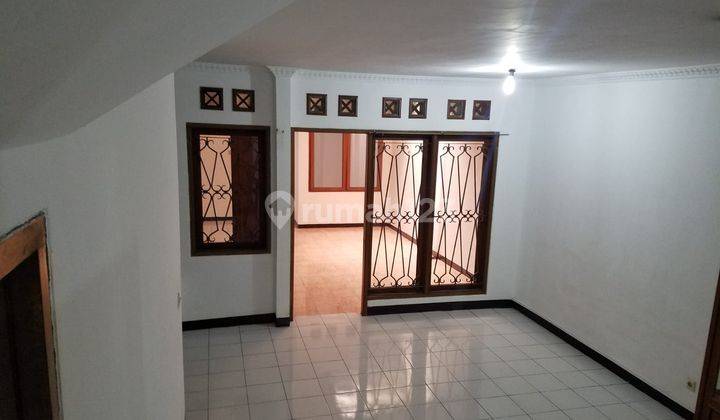 Rumah Cantik Modern 2 Lantai di Komplek Setra Duta 1