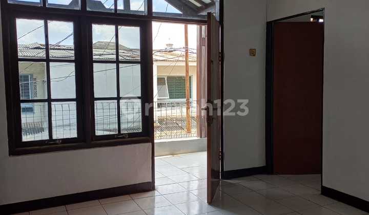 Strategic Asri House on Pasteur Wing, Mahmud Pamoyanan Street Strategic Asri House on Pasteur Wing, Mahmud Pamoyanan Street