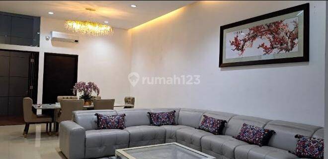 Rumah Modern 2 Lantai di Singgasana Pradana 2