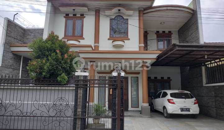Modern house with one gate system in Mekar Wangi.