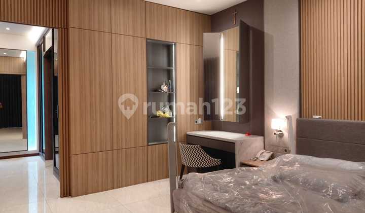 Rumah Nyaman Modern 3 Lantai Lux di Setra Duta 2