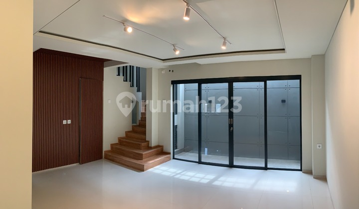 Rumah Bangunan Baru Minimalis Modern di Kembar