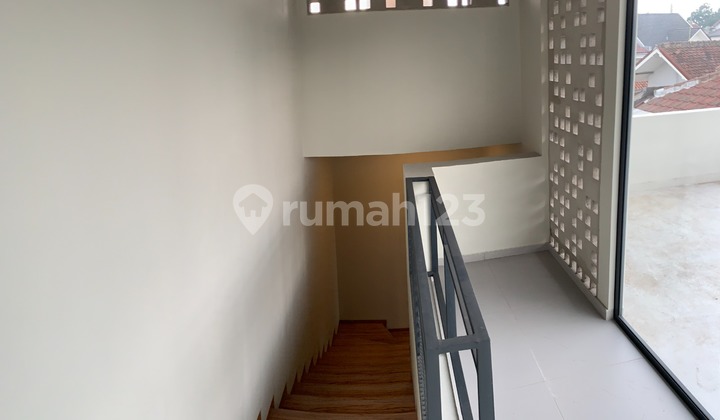 Rumah Bangunan Baru Minimalis di Kembar Sayap Bkr