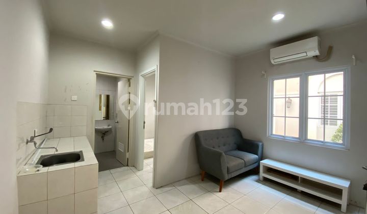 For Rent: Per Floor Boarding House in Vanya Park BSD