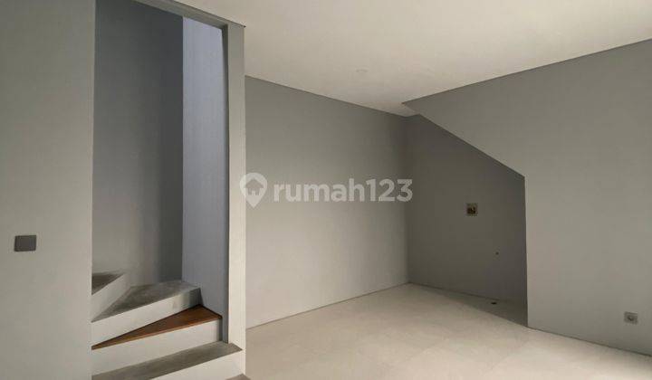 Rumah Mewah Premium Ada Rooftop di Kawasan Elit Pondok Indah 2