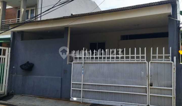 Quick Sale Ready-to-Use 3-Story House in Bojong Indah 1