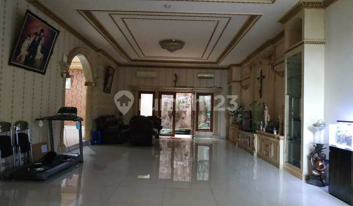 Rumah Klasik Mediterania, Pantai Indah Kapuk 1