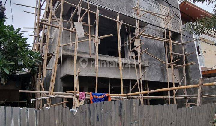 Dijual Rumah Baru 3 Lantai Posisi Hook Di Taman Villa Meruya 1