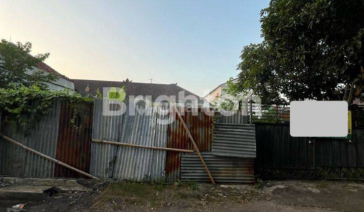 LAND IN GELOGOR CARIK ROAD FRONT 2 CARS LONG SHAPE SUITABLE FOR HOUSE OR BOARDING BOARD 1