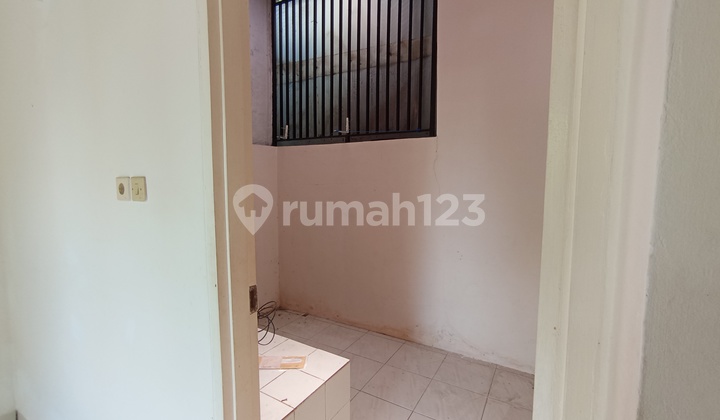 Ready-to-Occupy House in Jatihandap Cicaheum Complex Area for Auction Sale 2