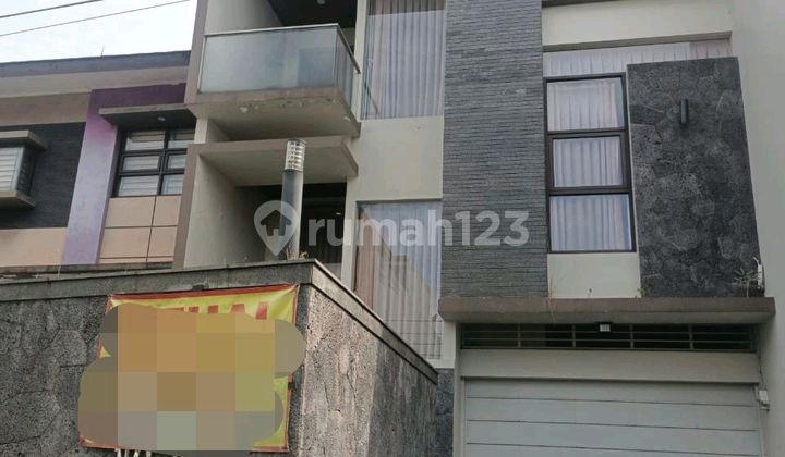 Rumah Cantik Semi Furnish Siap Huni Kawasan Elit Setraduta