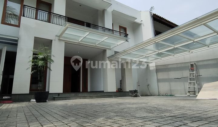 Disewakan Rumah Bagus Semi Furnished At Menteng Jakpus
