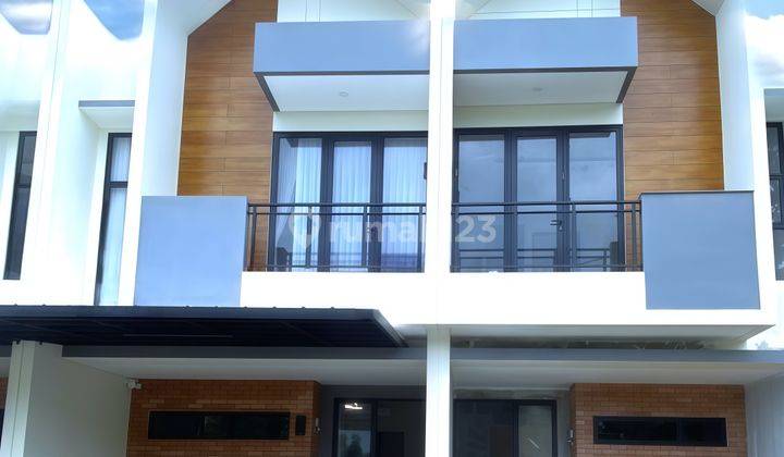 Hadirkan Nuansa Modern Ke Dalam Hidup Anda Dengan Membeli Rumah Ini. Dengan Fasilitas Lengkap Dan Desain Yang Menawan, Rumah Ini Adalah Tempat Yang Sempurna Untuk Mewujudkan Impian Anda.  1