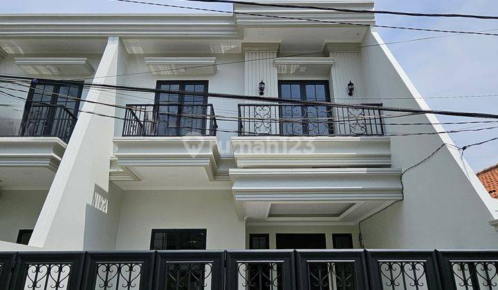 Rumah Baru 2 Lantai Bagus di Pondok Bambu, Jakarta Timur 1