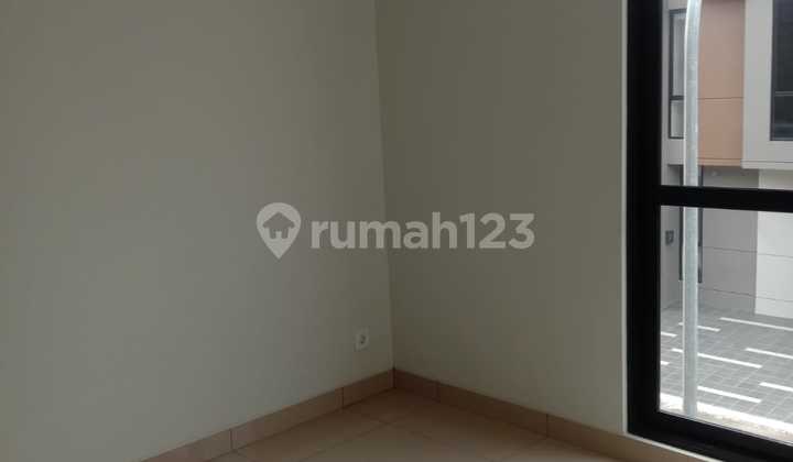 Disewakan Segera Rumah di Summarecon Crown Gading Scg Cluster Viola Bekasi 2
