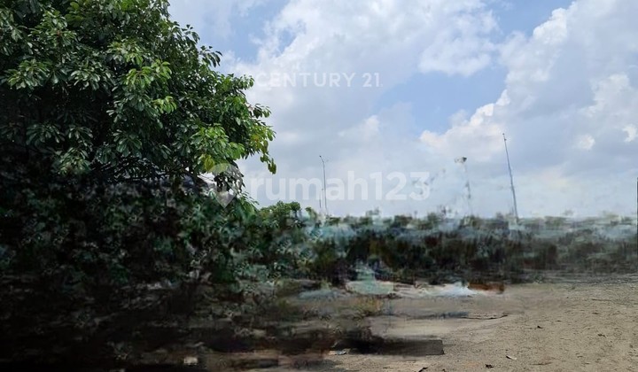 Strategic Dense Land by Main Road with Easy Access in Cilincing
