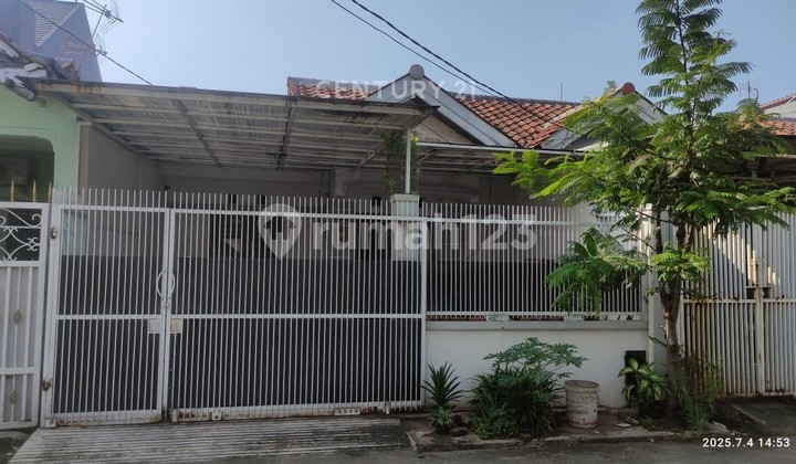 Elegant Minimalist House in Harapan Indah with Easy Access to Jakarta