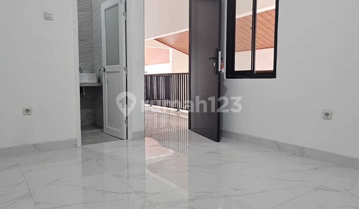 Dijual Rumah Bagus Minimalis Baru Direnovasi di perumahan Taman Modern di Cakung Jakarta Timur 2