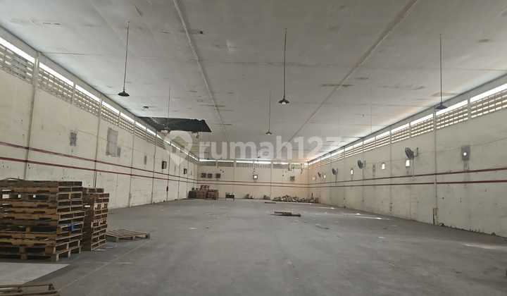 Warehouse & Business Place Very Strategic Location Near Campus and Hospital in Petukangan Raya Cileduk South Jakarta